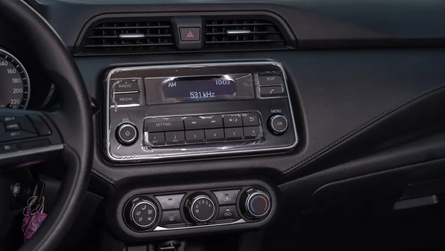 sunny standard - Interior image 5