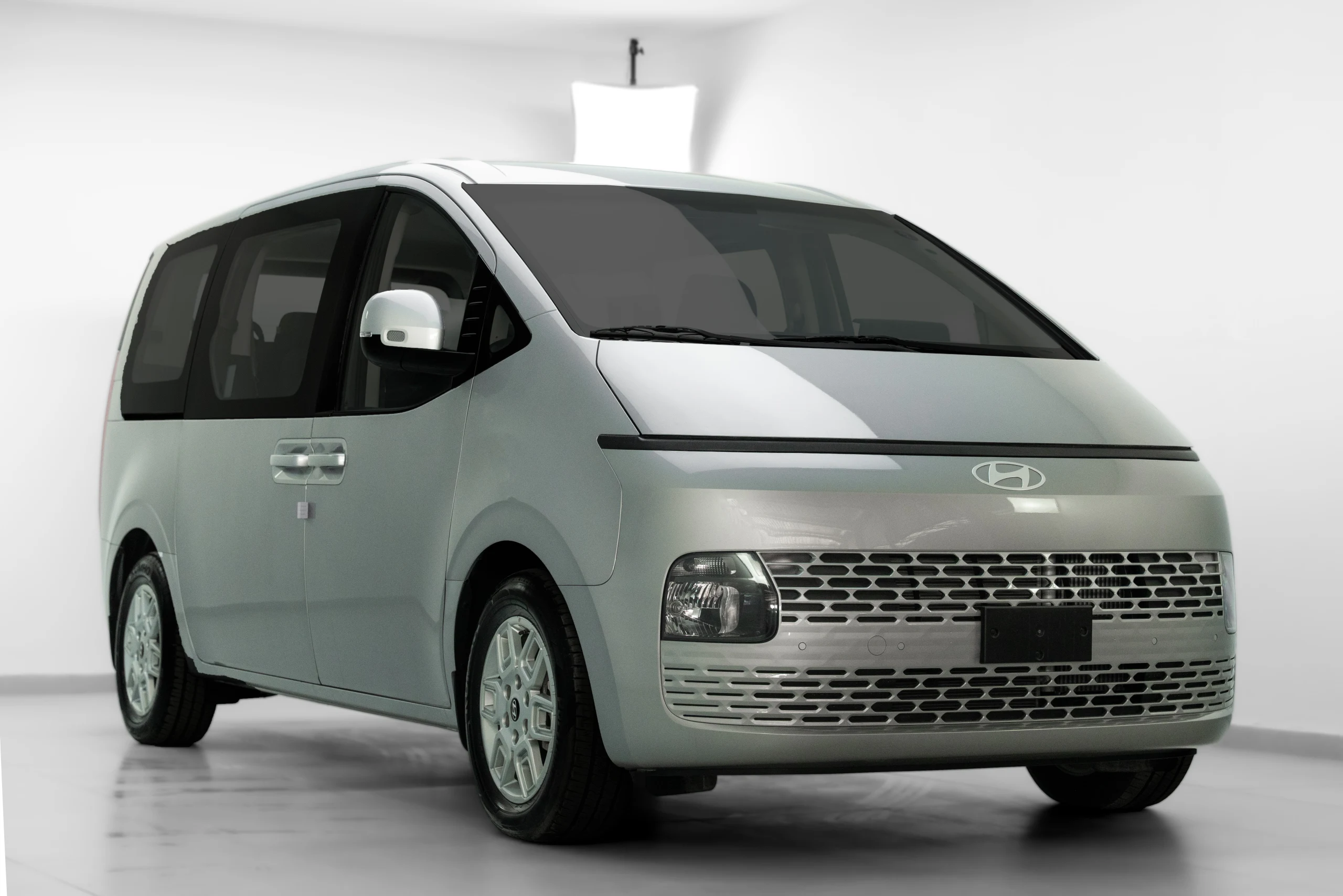 Hyundai Staria GL 2025 - sliver