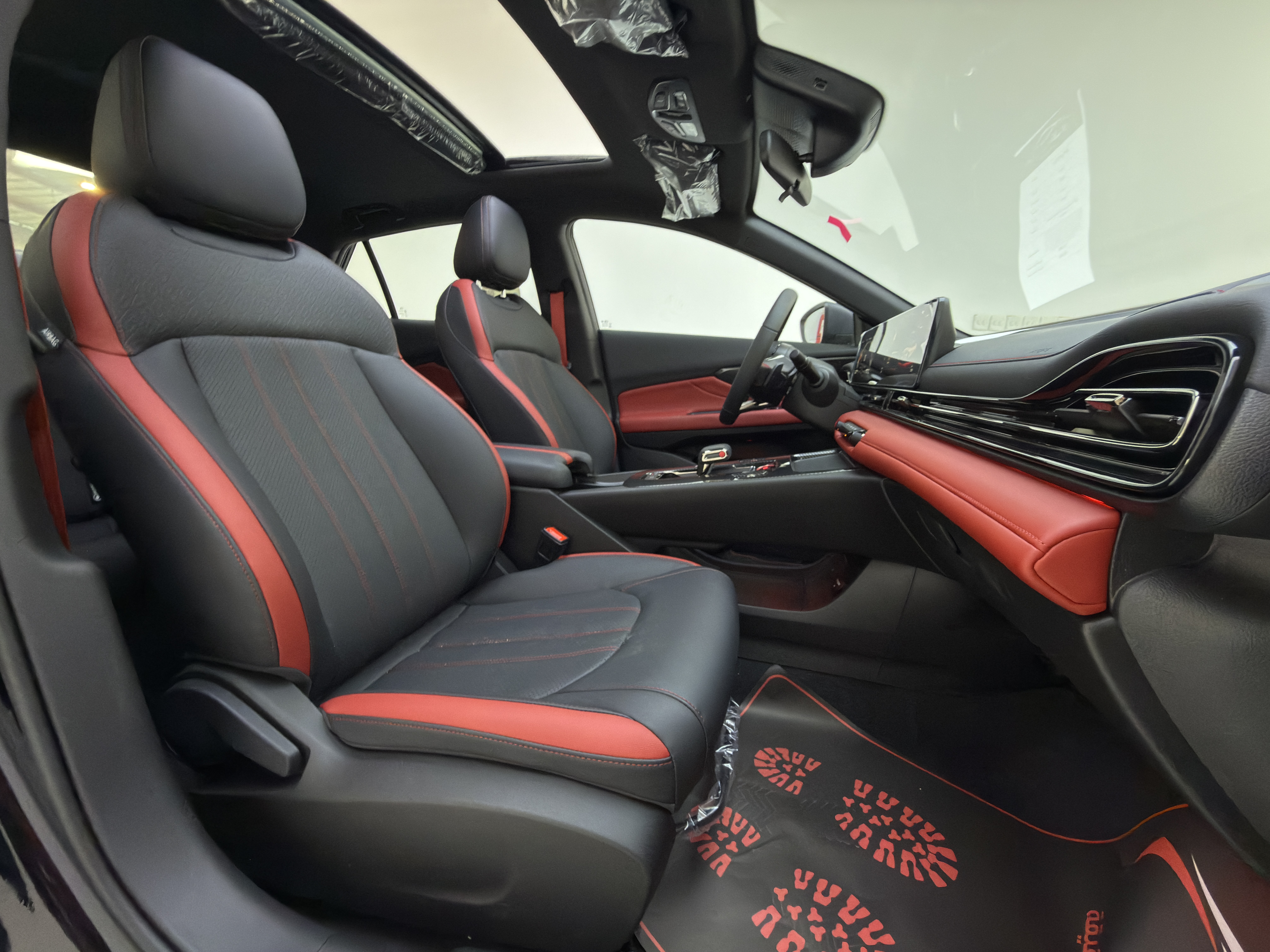 Empow S - Interior image 2