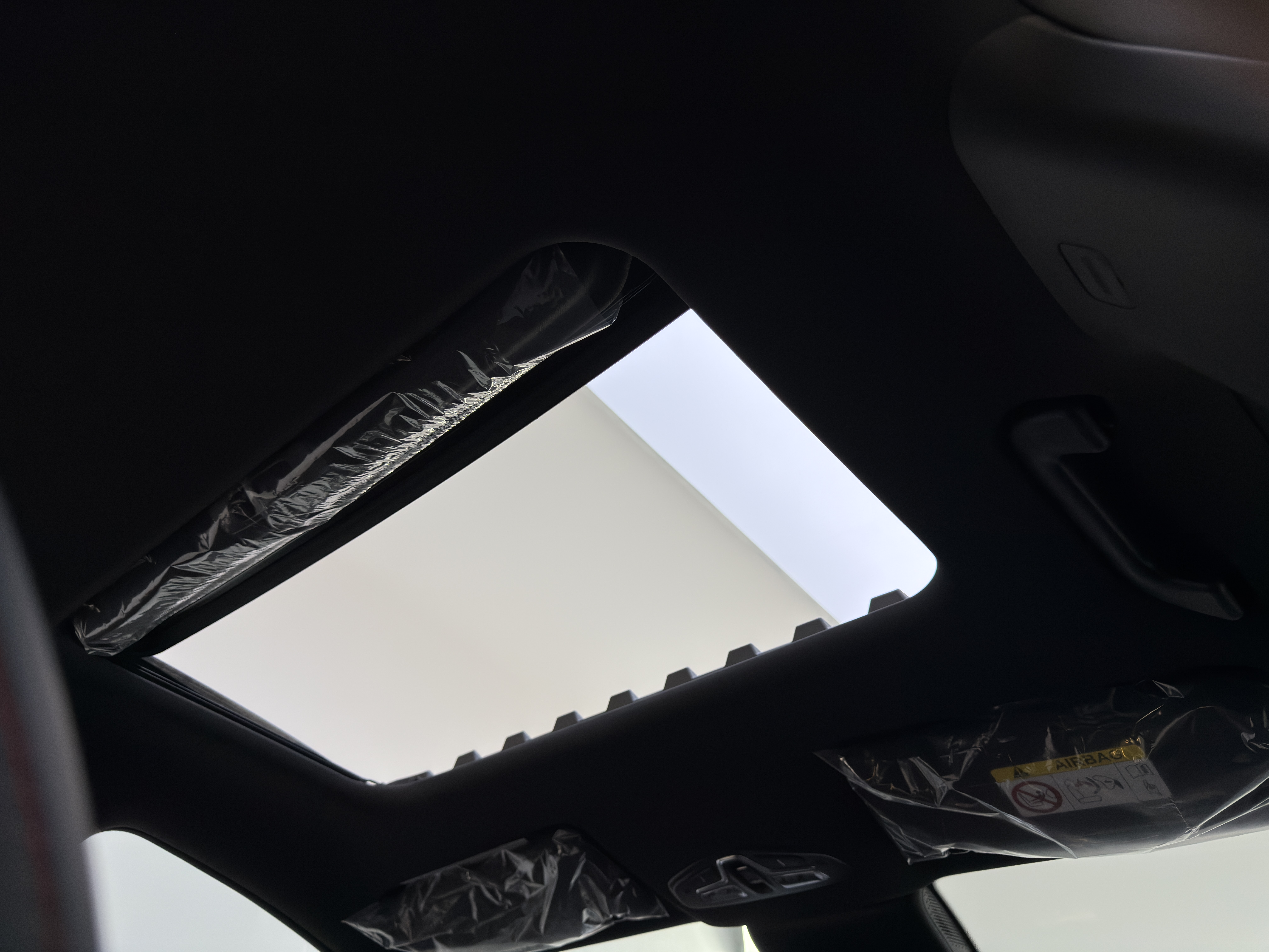 Empow S - Interior thumbnail 11