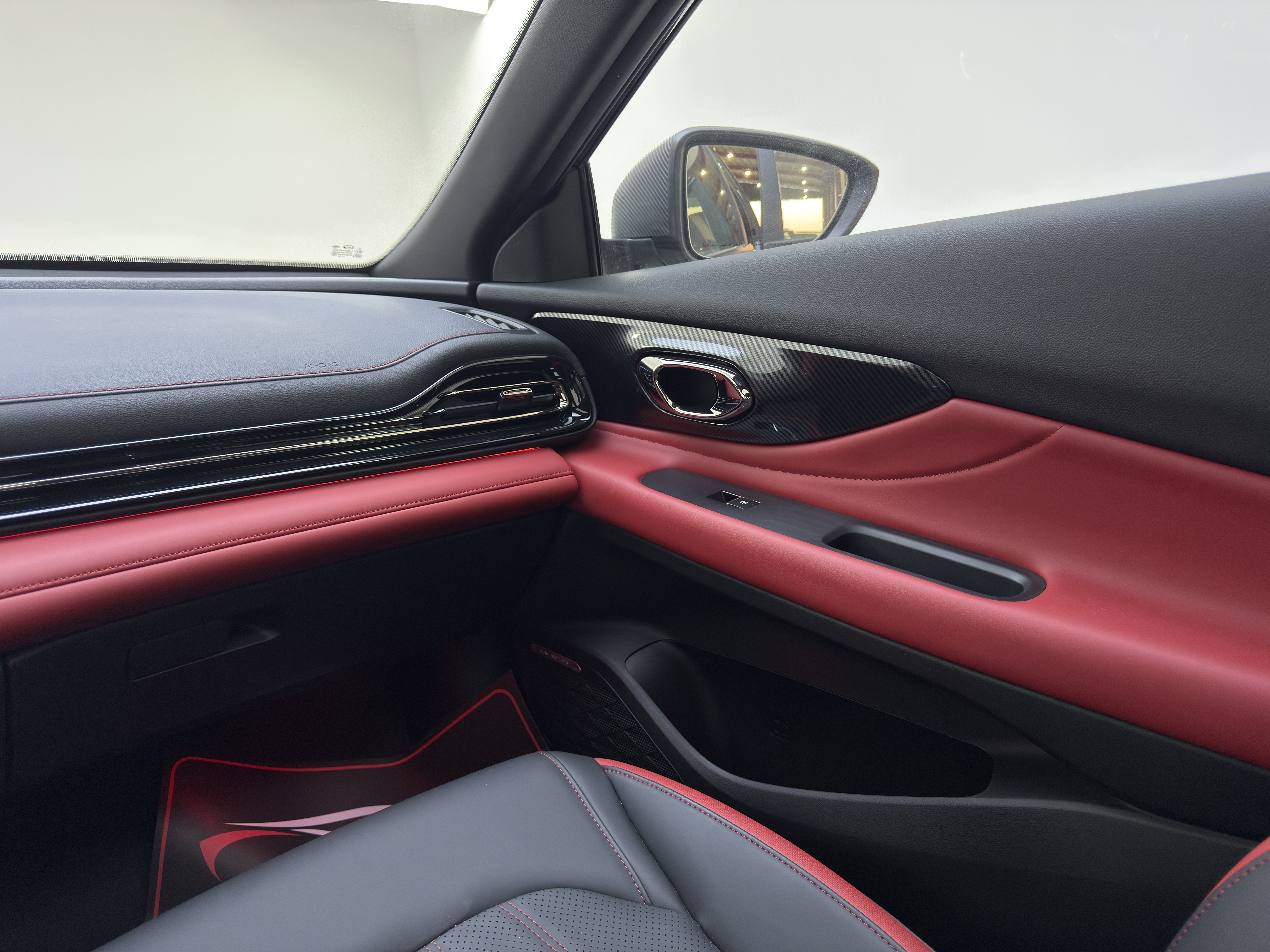 Empow S - Interior thumbnail 12