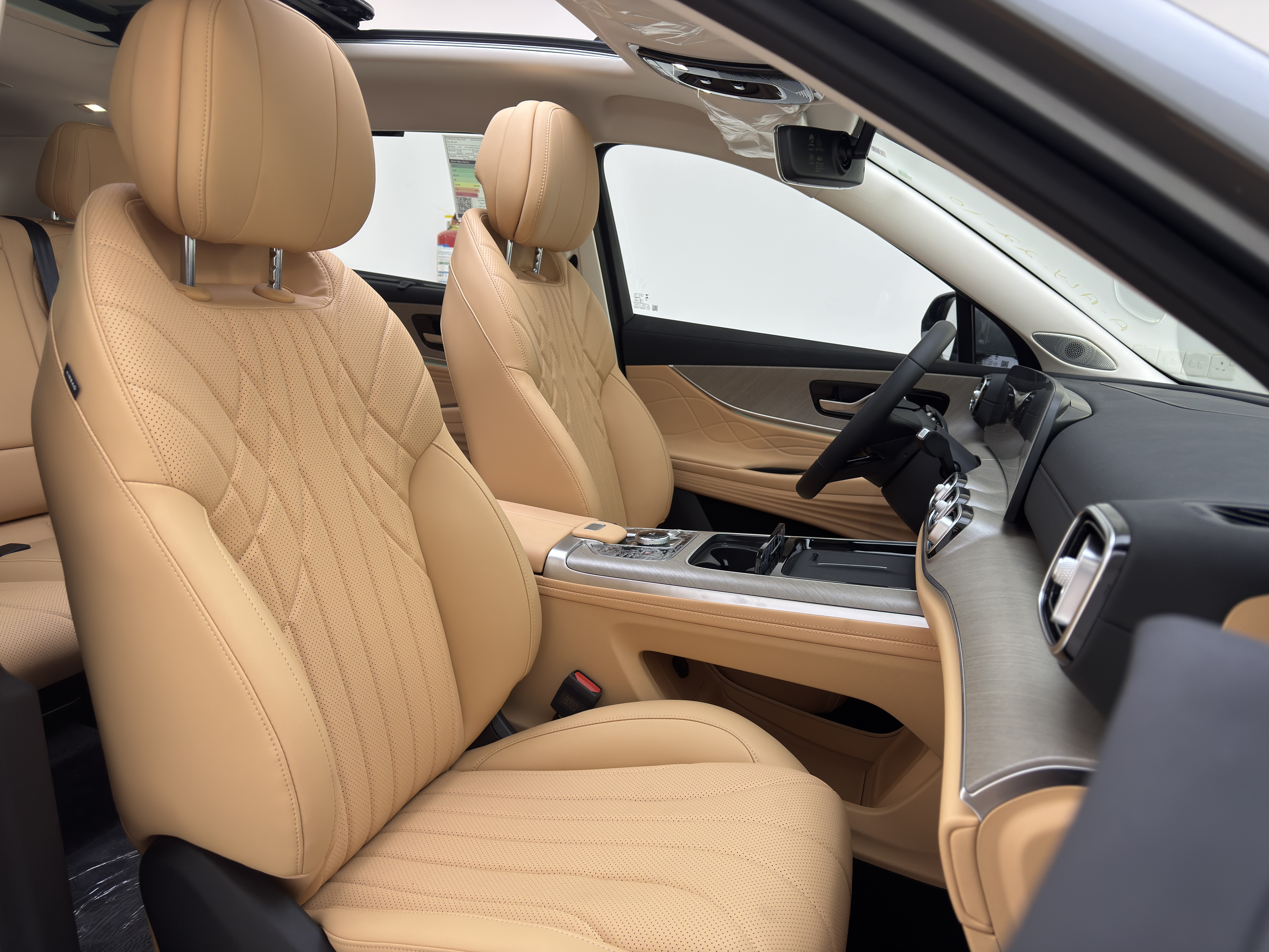 J8 Luxury - Interior image 2