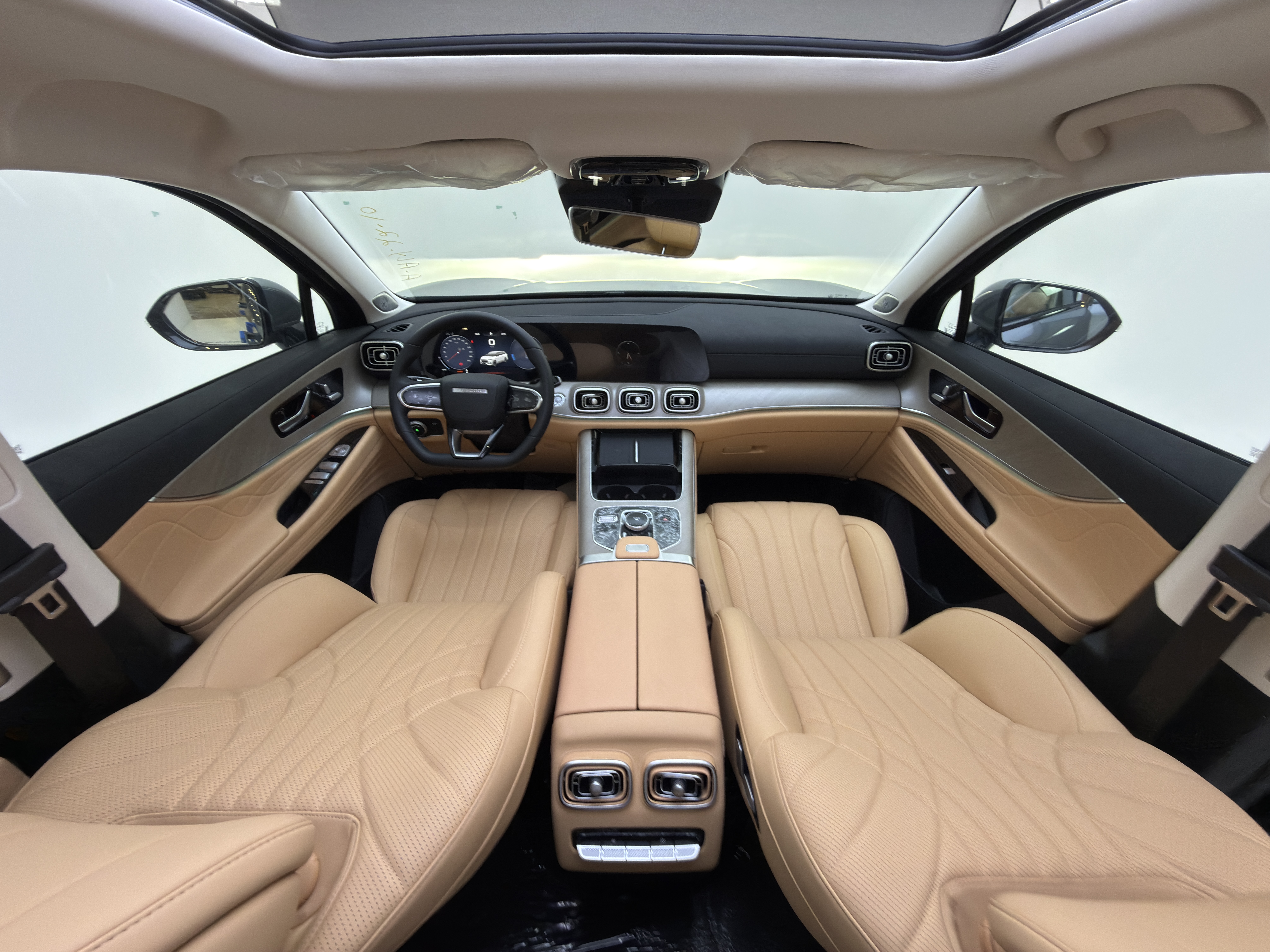 J8 Luxury - Interior image 6