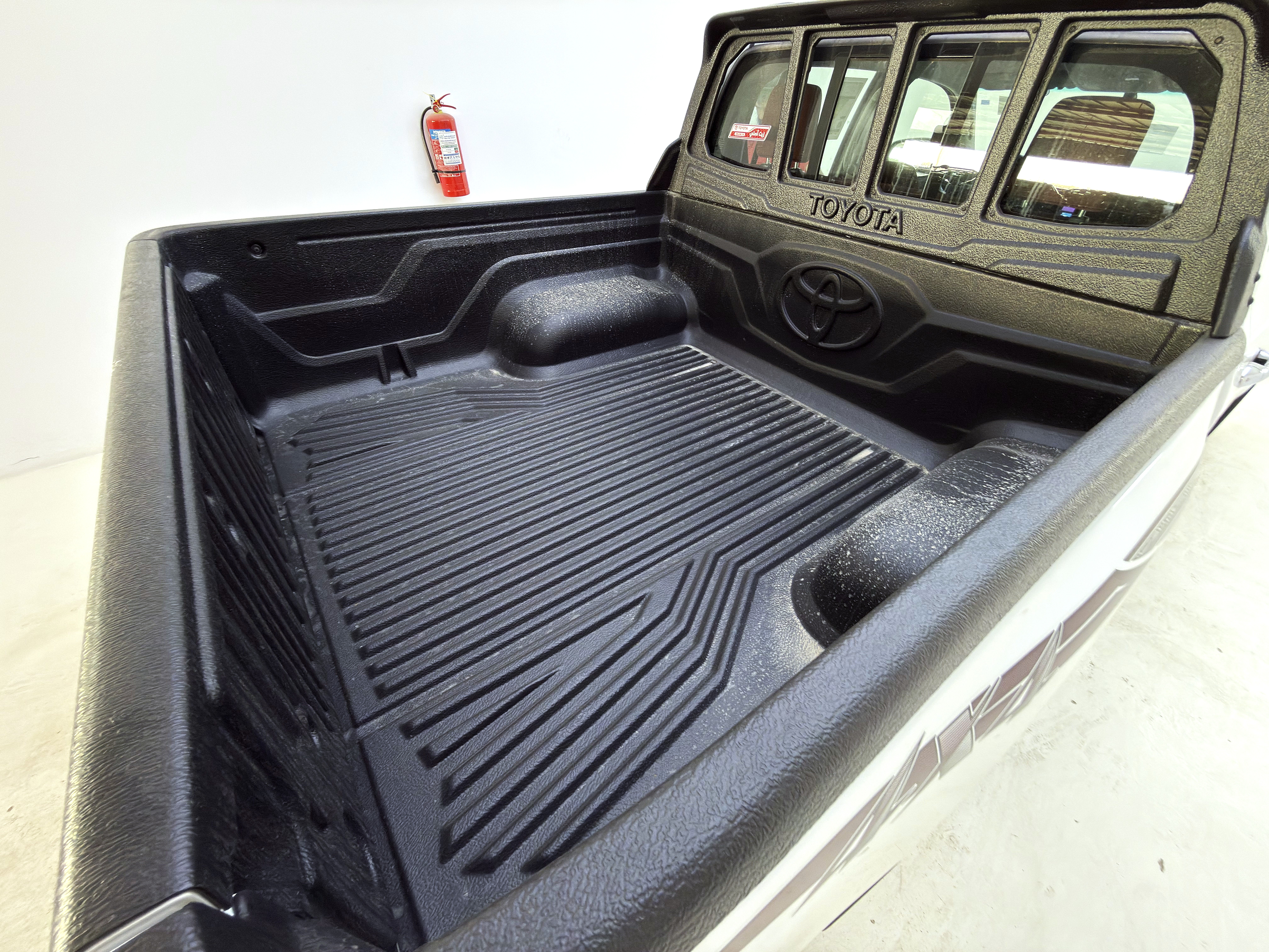 Hilux GLX S - Interior image 11
