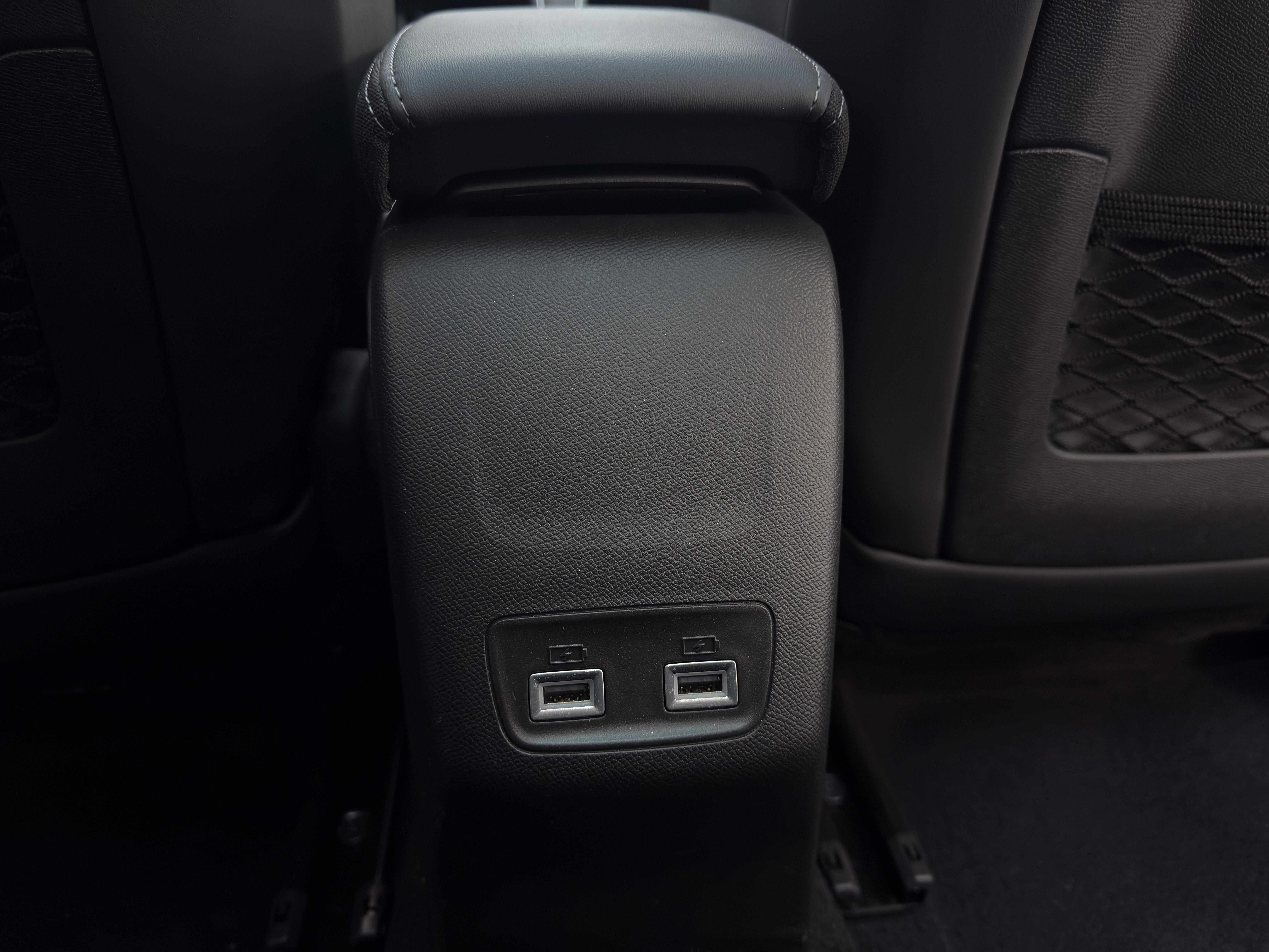 208 GT - Interior thumbnail 13