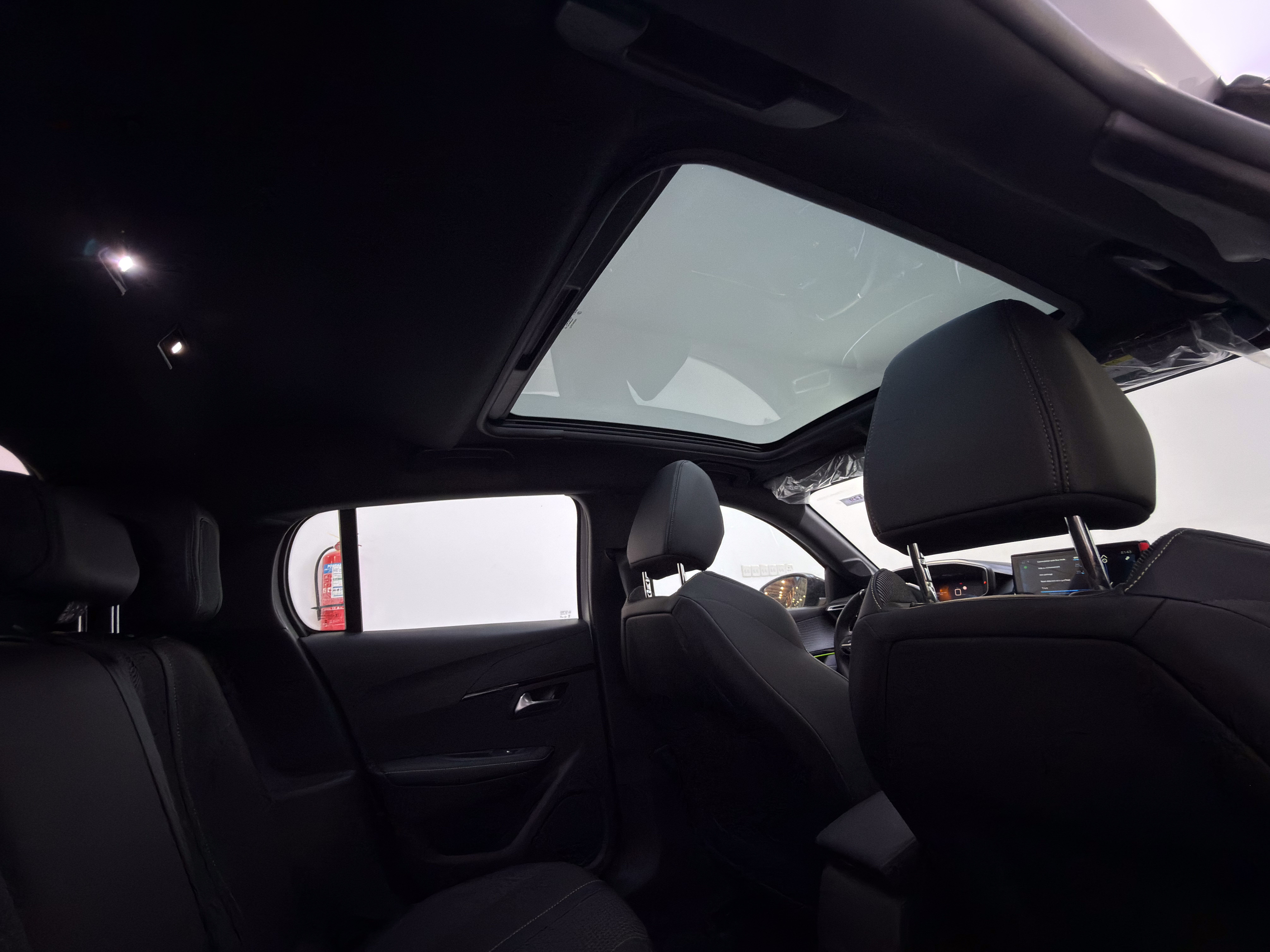 208 GT - Interior image 14