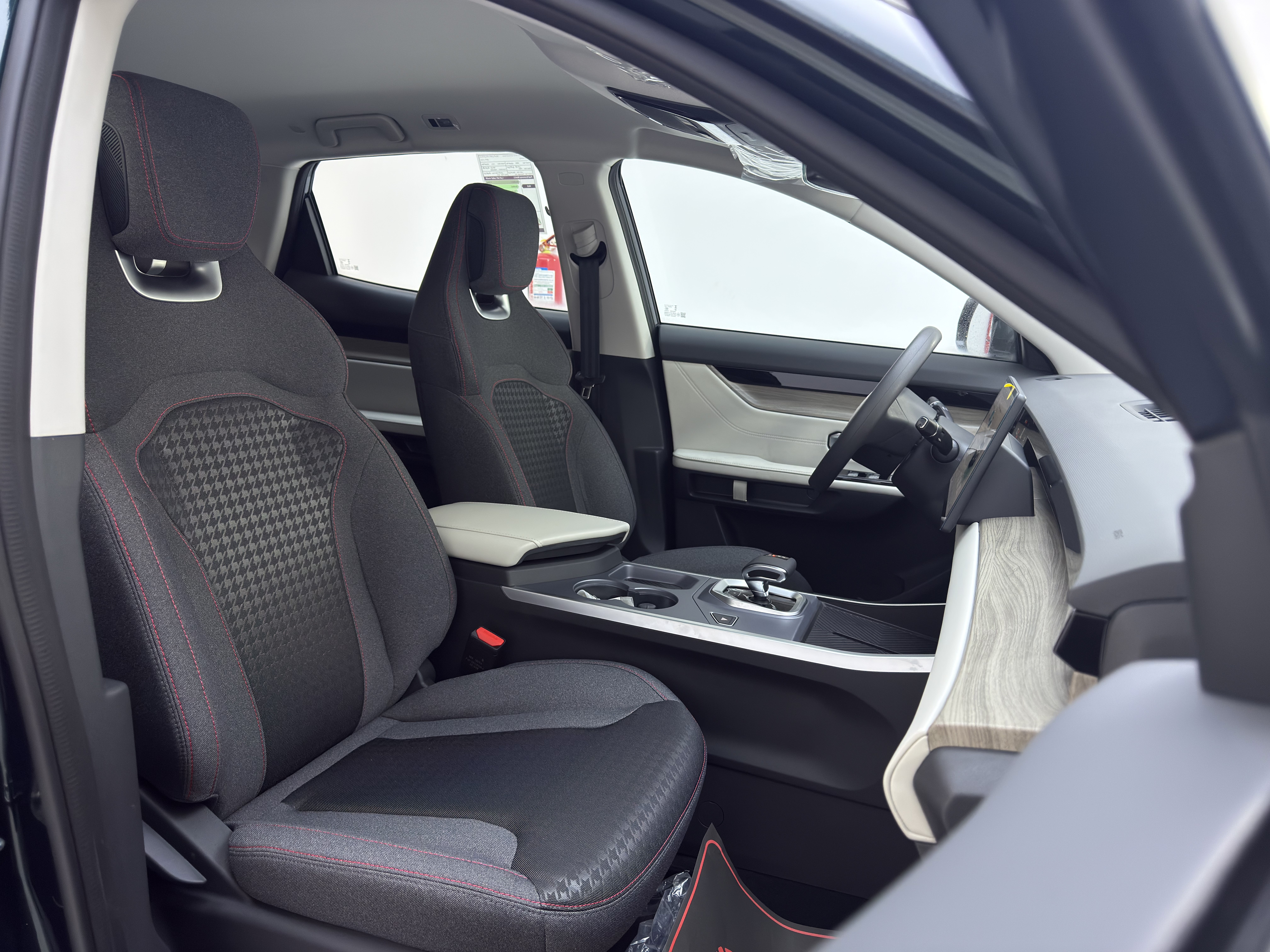 Dashing Comfort - Interior image 2