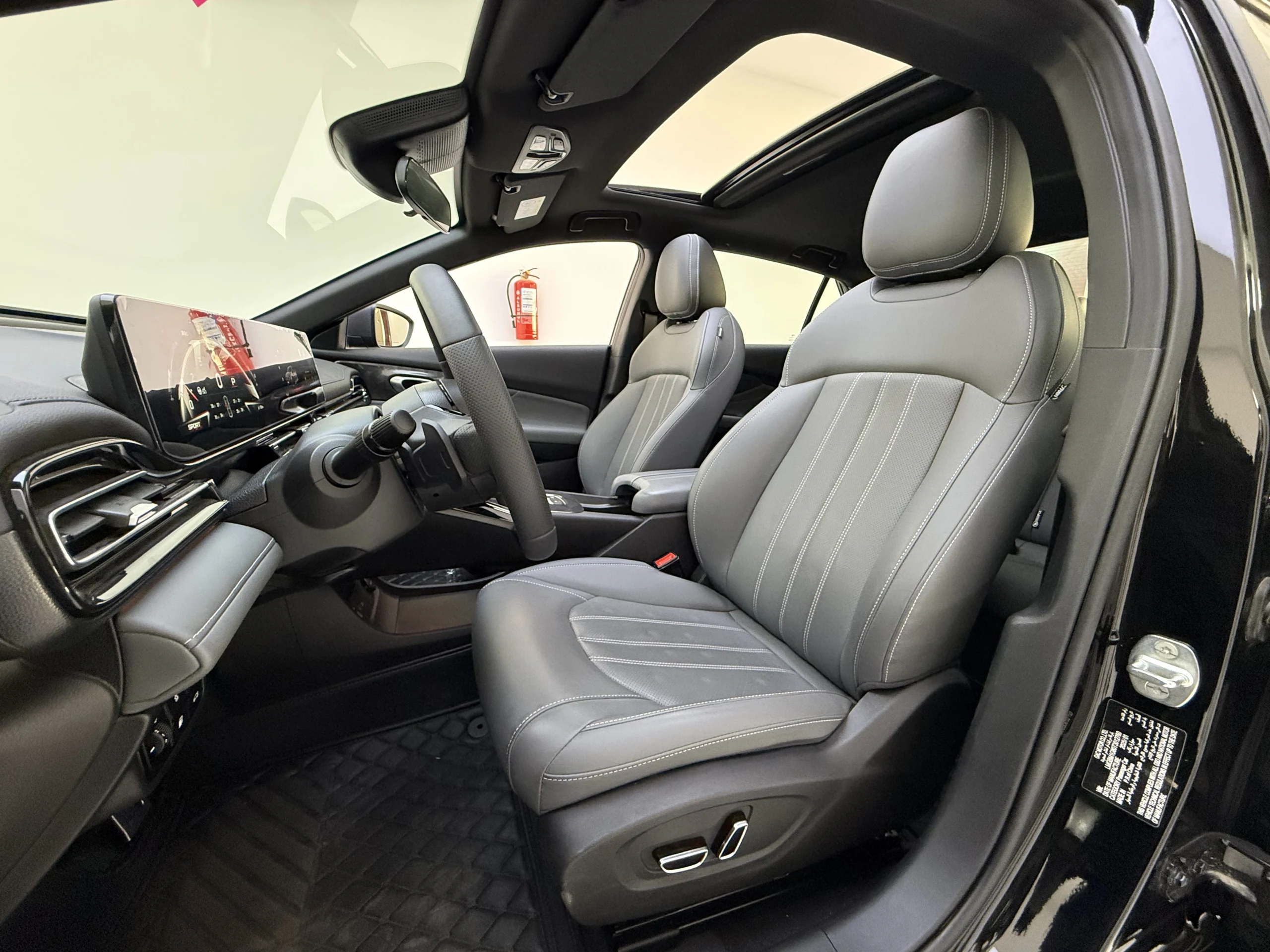 Hyundai Staria GL 2025 - Interior image 14