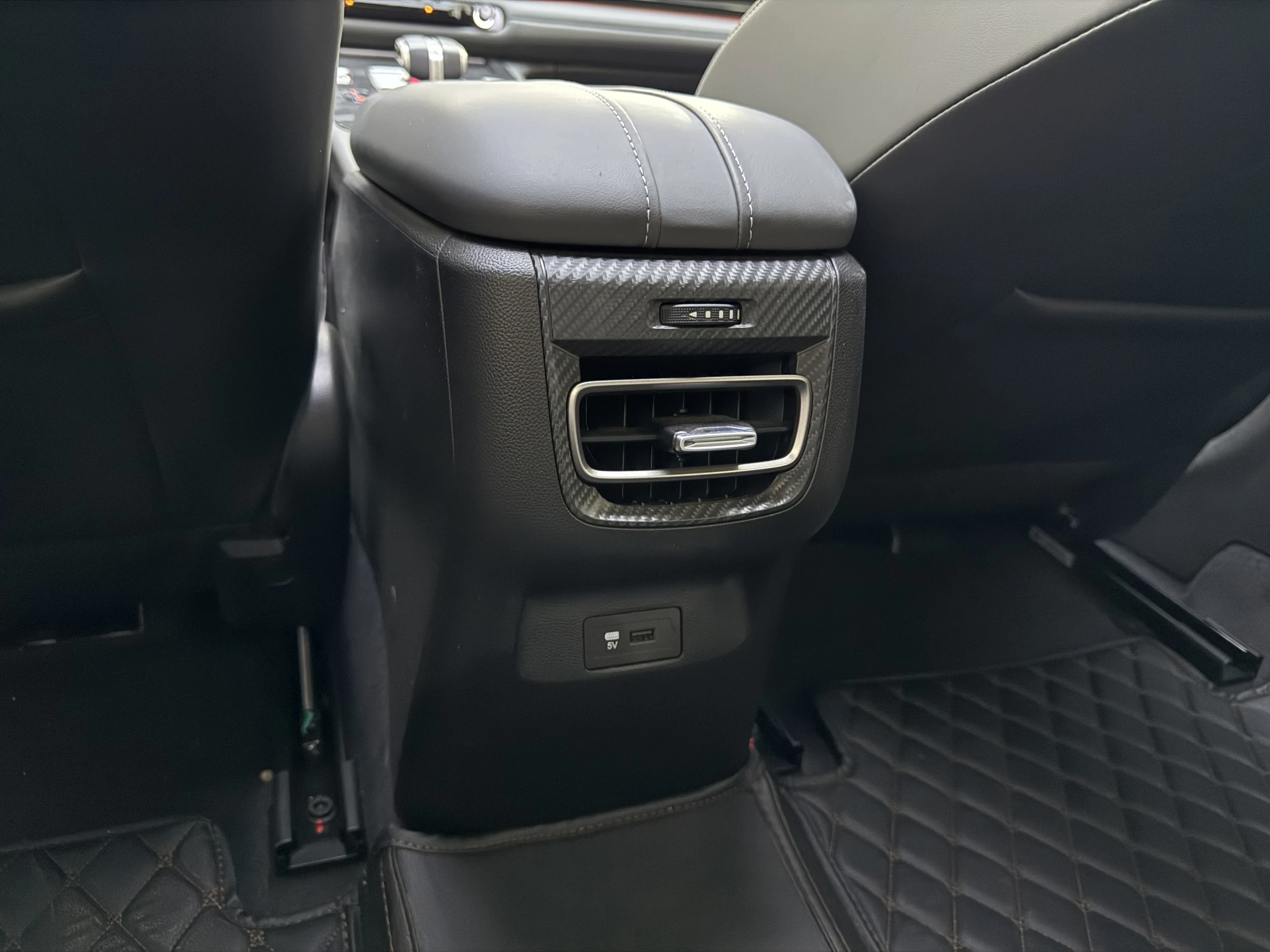 Hyundai Staria GL 2025 - Interior image 2
